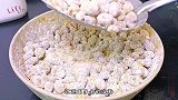 花生米里打2个鸡蛋，没想到那么好吃，怎么吃都吃不腻，太解馋了