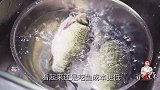 鲫鱼为什么吃不到鱼刺？川菜厨子教你做泡椒鲫鱼，创新做法，真香