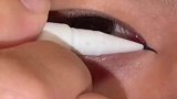 男子画眼线，一点也不输女生