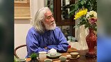 再秀恩爱！69岁张纪中过重阳节 被小娇妻插满头花一脸憨笑好幸福
