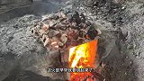 福建农村阿姨在深山用石头烤鸡30年，客人开车500公里都跑去吃