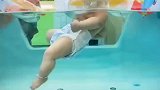 一岁萌娃花式泡澡，没有让妈妈白花这钱