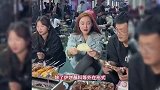 山东淄博烧烤火出国外，韩国人都坐不住了，纷纷坐飞机来吃
