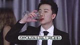 黄轩在芭莎晚夜站军姿！别人蹦迪超嗨他格格不入，一动不动像站桩