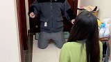 老公半夜回家，老婆突然下跪吓坏老公……