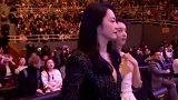 赵丽颖参加慈善夜近镜头也非常美笑的狠甜