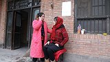 短剧：小伙扶起晕倒大妈，却被大妈女儿讹诈两万，大妈清醒后发火