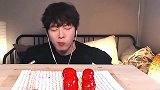 韩国帅哥挑战美味草莓大串串，一口一串，超满足