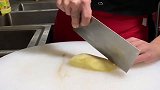 同样是切土豆丝，大厨的刀功，真不是我们能比的！