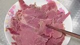 本来以为她要捡来吃，结果这样…