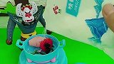 蝎子精抓到了佩奇，大头来救佩奇了，大头真勇敢！