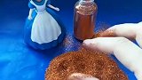 王后的闪粉被被贝儿弄洒了，让白雪收拾干净，白雪要怎么收拾呢
