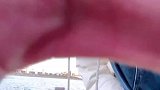 美女伴着夕阳在河边跳舞，配合身后的大桥太好看