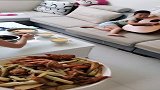 我们在厂里认识的第146天，带她回家的第7天