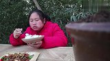 胖妹做泡椒炒鸭肠，酸爽开胃，胖妹：这菜太费米饭了