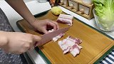 喜欢宅在家里，一个人吃烤肉，听着油滋滋的声音，一个人独居太美