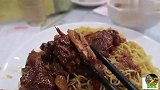 香港美食之面食：这家面食店的牛腩捞面的确是一绝，人多没位置坐