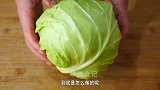 手撕包菜有人焯水，有人过油，都错了，原来饭店大厨是这样做的