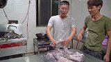 夜宵做“爆煎鱿鱼王”下酒，头一回见这么大的，汁多肉弹越吃越馋