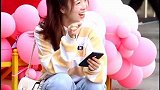 在线蹲一个小姐姐。#网红气球 #街头搞笑
