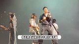 谢霆锋深圳演唱会舞台升级！延伸台增加了机械臂，深V造型秀胸肌帅出新高度