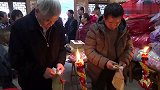 农村表妹出嫁，陪嫁了两个大猪腿，新郎真的好瘦！