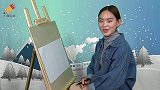 奶牛小姐正在等着火车过来，它微笑着等待着，一点也不急