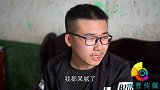 小伙在家无聊吵着要出门，媳妇怕花钱在家玩猜字谜游戏，结局真逗