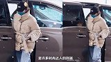 迪丽热巴入冬新姿势真的很美，原来冬天酷穿搭只是少了一款棒球帽