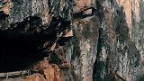悬崖峭壁上的公路