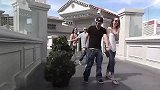 树人恶作剧，假扮树人故意吓路人，路人防不胜防