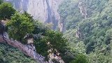太行山鹅屋天生桥，天然形成，感叹大自然的鬼斧神工！