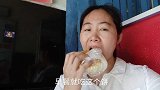龙妈一天忙碌的生活，出租房做儿子最爱吃的红烧肉，辛苦并快乐着