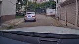 这女人心是真大，有你这样带孩子的吗