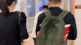 玩你的手机很尴尬