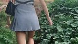 陪女同学回农村老家，因为很热，半路上我们休息了很多次