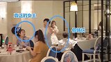 女主角兴奋看别人求婚,殊不知自己才是主角,当转身一刻瞬间泪目