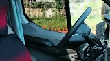 房车旅行遇到车祸大堵车，赶紧休息下，确保安全驾驶
