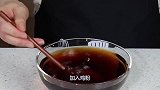 辣泡菜是个好东西，跟五花肉一起炖，开胃又好吃