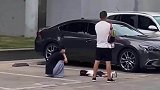 想咋闹咋闹，静静看你表演