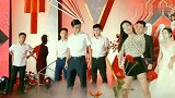 婚礼上的小游戏，伴郎伴娘尬舞，伴郎亮了！