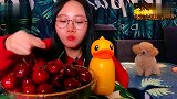 美食分享，小姐姐吃车厘子，一口一个吃的真过瘾，网友真香