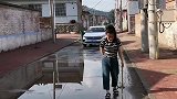 下雨天请文明行车，不然后果会很严重