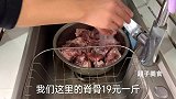酱大骨怎么做更好吃？大厨教你酒店特色做法，啃完骨头还要舔手指