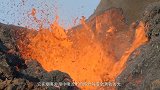 老外模拟火山喷发，火焰瞬间燃烧，“火山”燃到一半炸裂了？