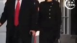 据美国有线电视新闻网（CNN）消息：特朗普和夫人梅拉尼娅乘坐直升机离开白宫！