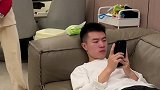 当代爸爸带娃现状，只要不带娃啥都能干