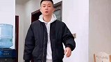 男子拿钱让老婆去还岳父，老婆的反应亮了