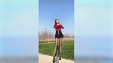 有了黑丝修饰美腿，吸睛率才会上升