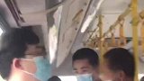 警校学生公交车上遇到小偷作案，遭小偷威胁